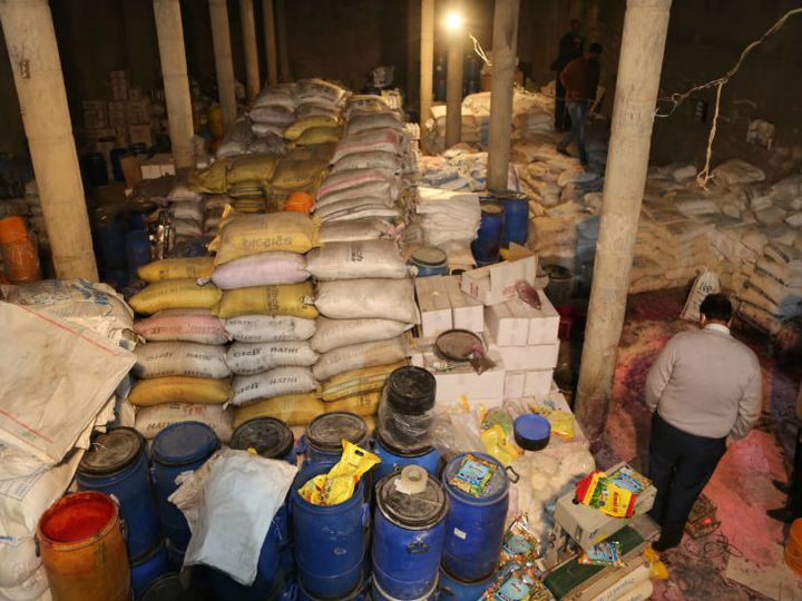 छोटा भाई बनाता था नकली खाद, बड़ा चार