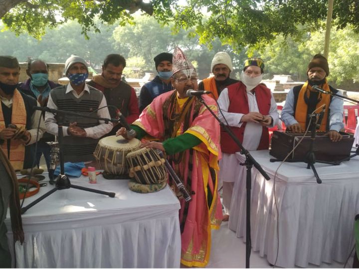 चादरपोशी के बाद हरिकथा और मिलाद गाय