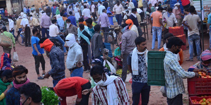 ग्वालियर की सड़कों पर रात होते ही स