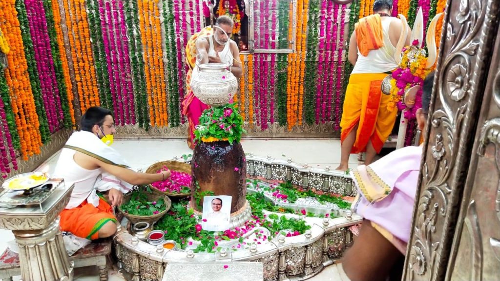शिवराज के लिए महाकाल में पूजा, सवा 