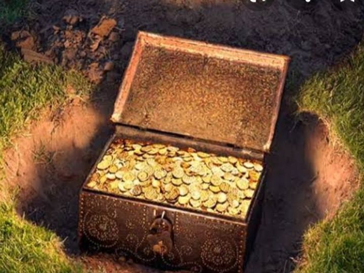 साहब मजदूर हैं जमीन की खुदाई में सो