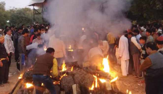परिवार के छह लोगों की एक साथ उठी अर