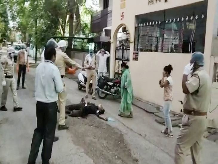 उज्जैन में घर से पैदल ड्यूटी पर जा 