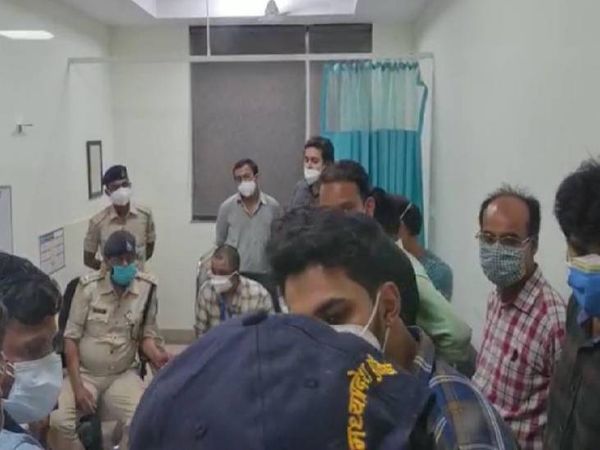 SAF जवान को पीटने वाले डॉक्टरों पर 