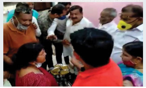मीसाबंदियों के स्वागत और फोटो खिंचव
