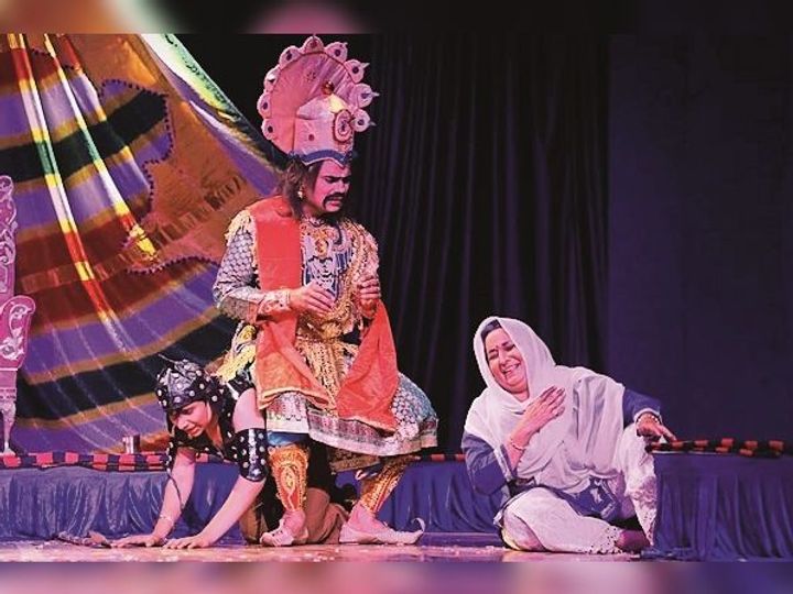 सामाजिक ऊंच-नीच पर व्यंग्य व सामाजि