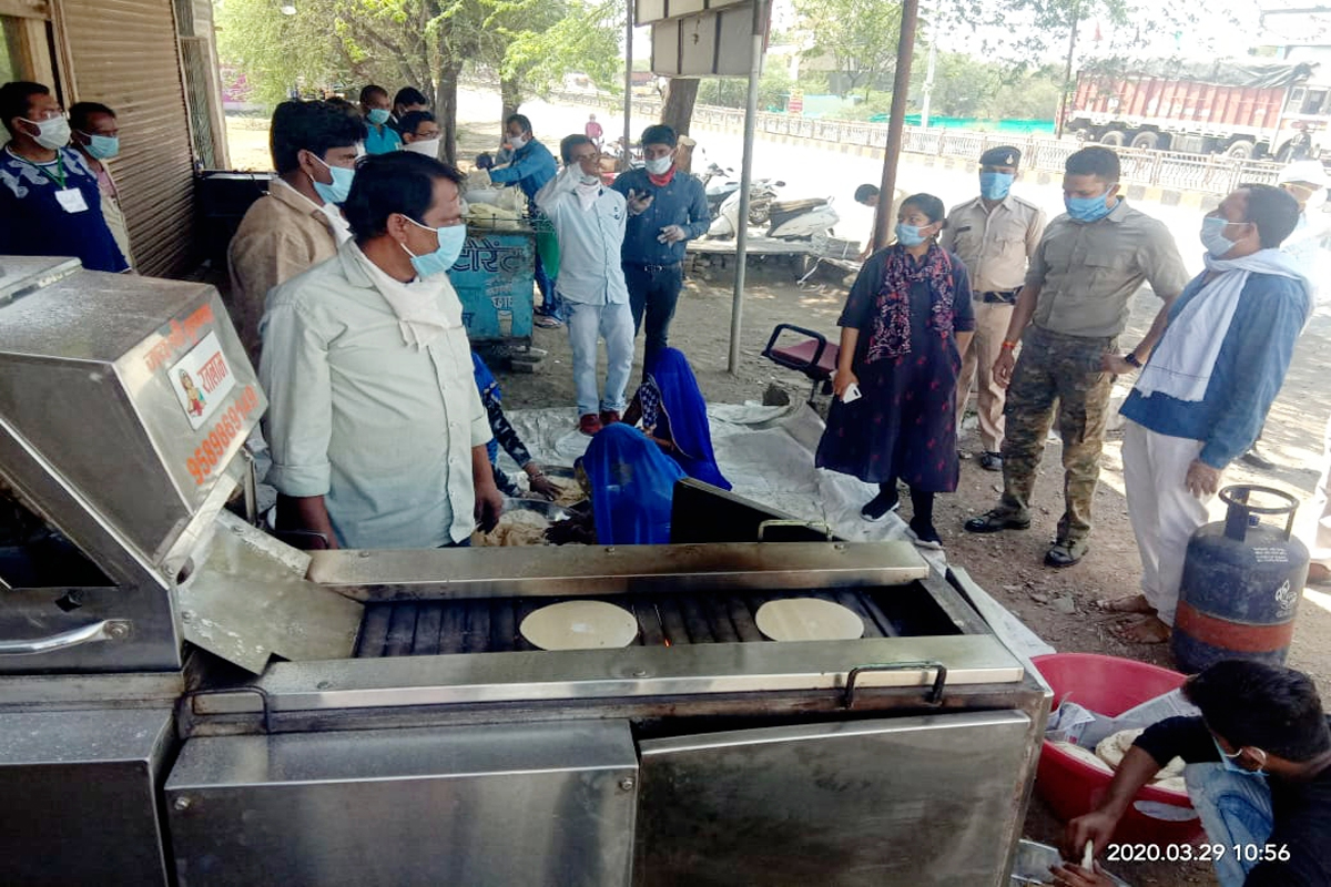 मजदूरों के भोजन तथा ठहरने की व्यवस्