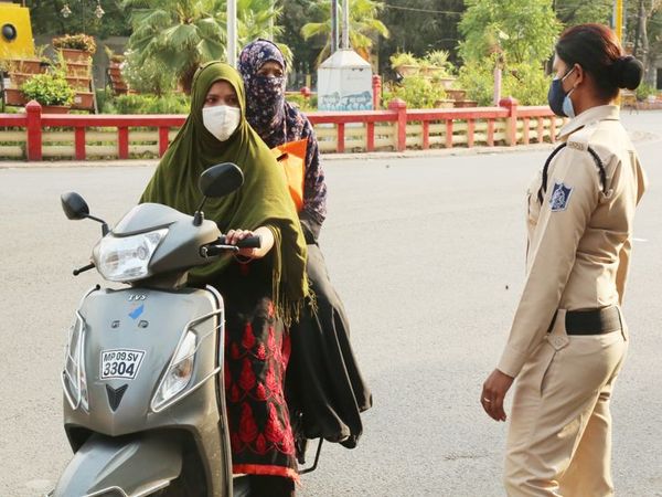 बांस-बल्ली से लॉक होंगे गांव:इंदौर 
