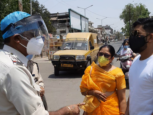 रतलाम में कोरोना कर्फ्यू तोड़ने वाल