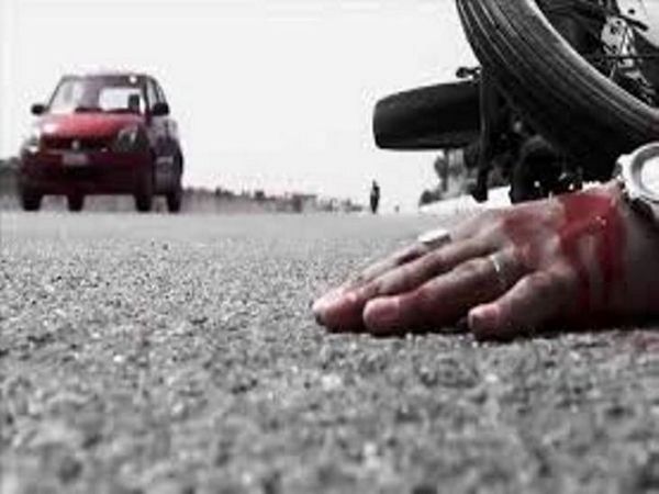 सेठ की बाइक लेकर घर खाना खाने जा रह