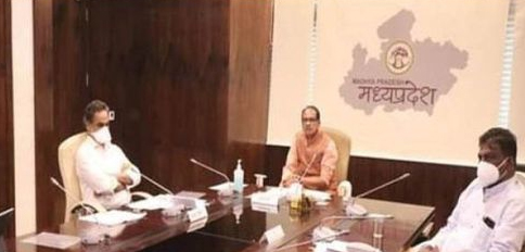स्कूल-कॉलेज खोलने पर फैसला अभी नहीं