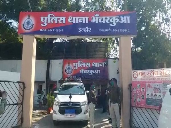 सर, पत्नी मुझ पर शक करती है, बाहर ज
