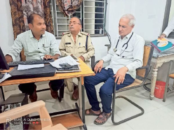 मृत बच्चे के परिजन ने स्वास्थ्य कें