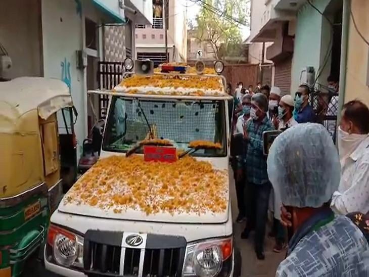 इंदौर में काेरोना से जंग / फ्लैग मा