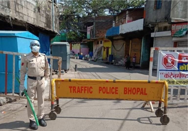 भोपाल के कोहेफिजा थाने की महिला एसआ