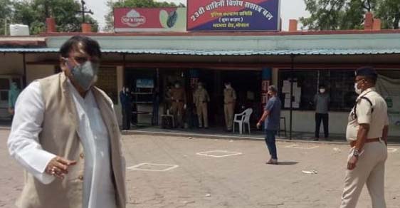 श्रमिकों को 5 हजार रुपये दें, लॉकडा
