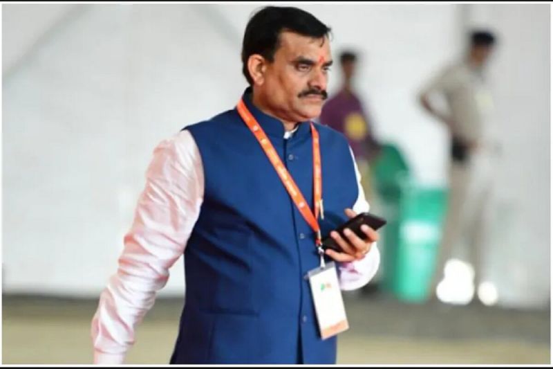 मध्यप्रदेश में सत्ता से संगठन तक सब
