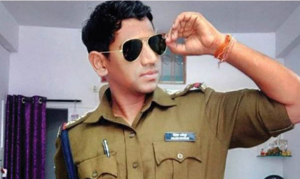 बाइक से घर लौट रहे पुलिस अफसर को पी