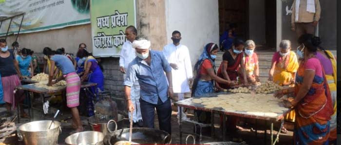भोपाल के कांग्रेस कार्यालय में प्रत