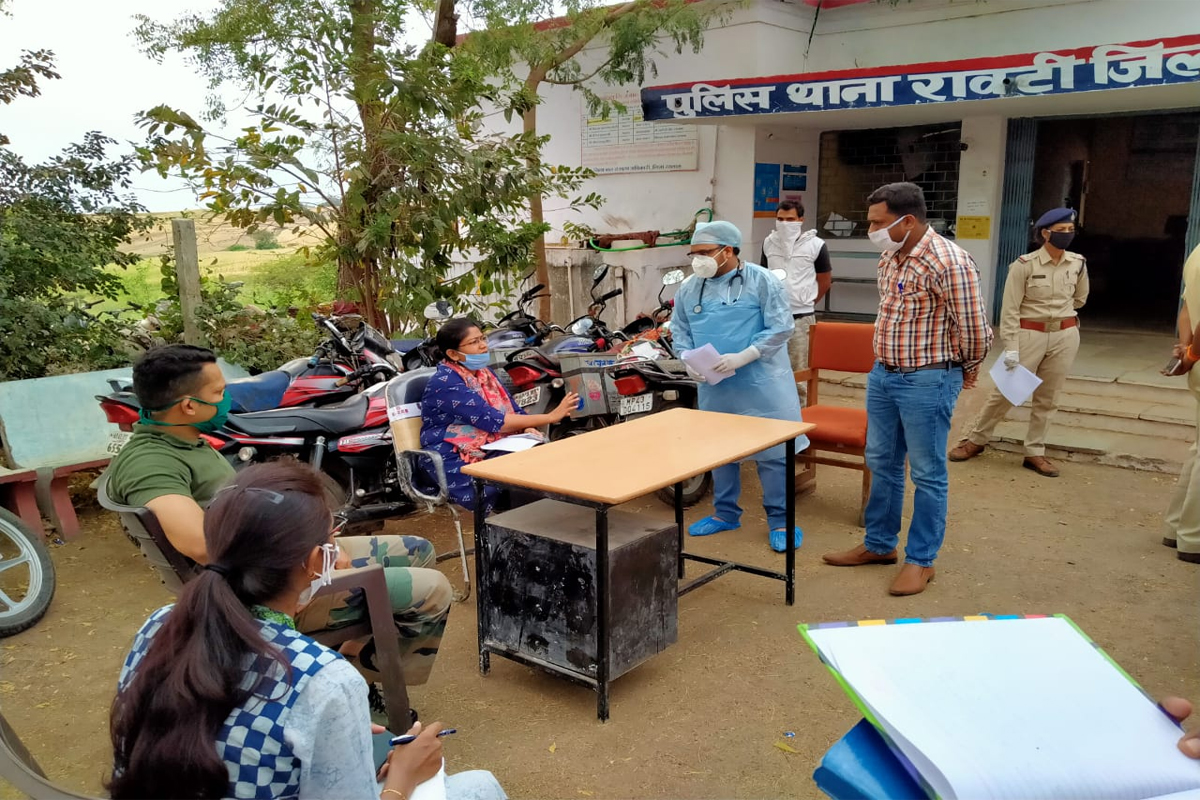 कलेक्टर, एसपी रावटी पहुंचे
