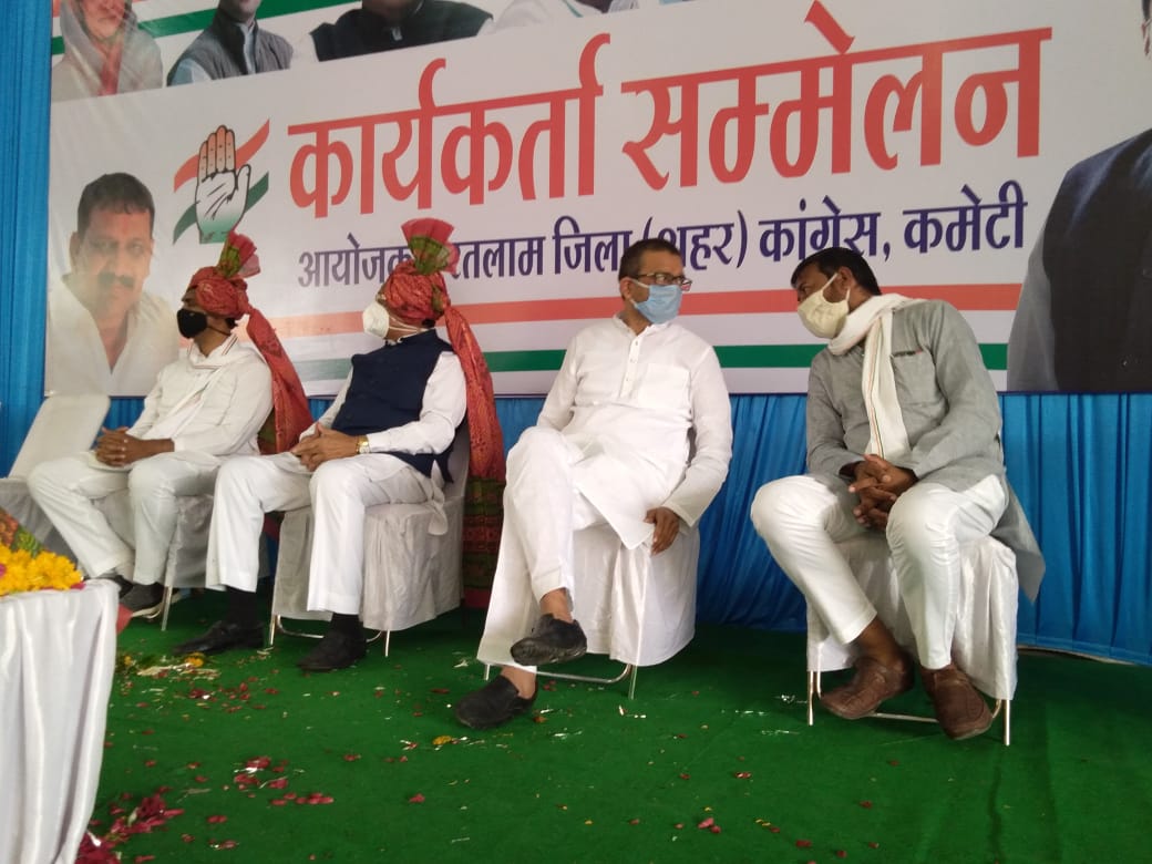मैरिज गार्डन संचालक सहित 18 कांग्रे