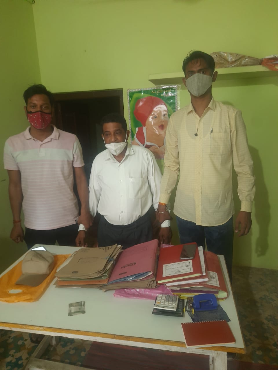 पंयायत सचिव को रिश्वत लेते लोकायुक्