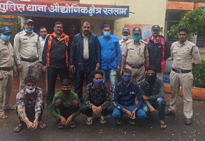 हाइवे पर राहगीरो को लूटने की योजना 
