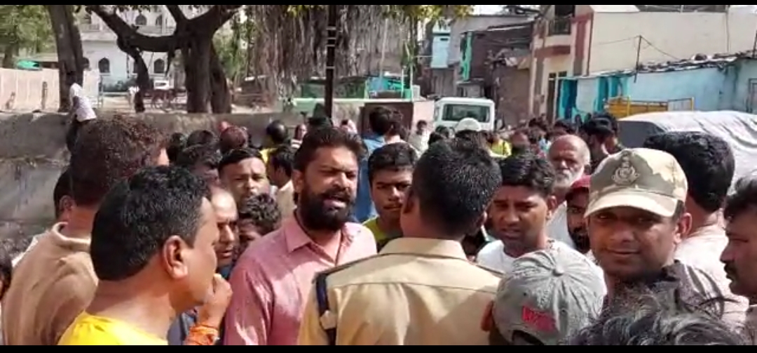 गोवंश की हत्या के विरोध में प्रदर्श