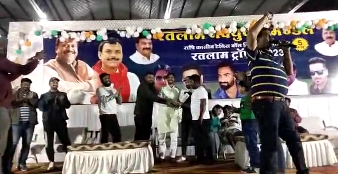 रतलाम के छोटू ने जड़े बड़े रन, बना 
