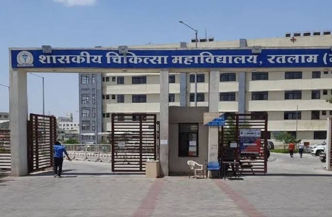 रतलाम/ रेप किया, फिर ब्लैकमेल कर 1.