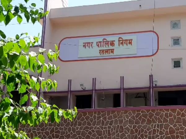 काम से नदारद रहे निगम के 58 कर्मचार